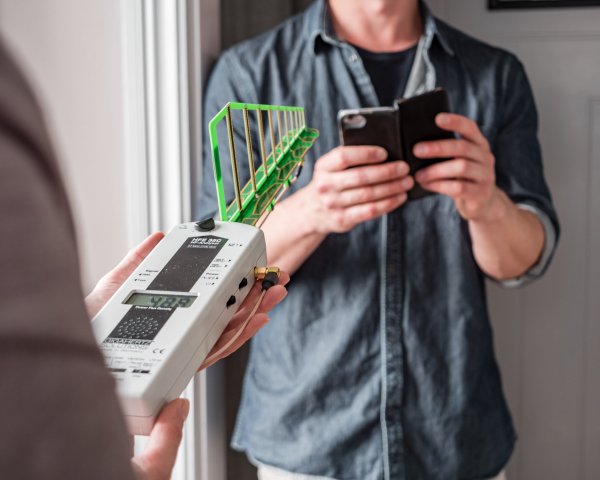 Vi hjälper till att mäta elektromagnetiska fält