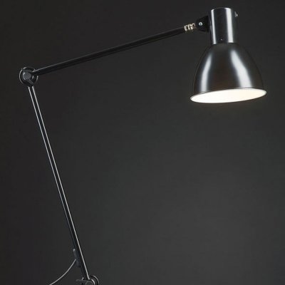 Skärmad Skrivbordslampa | med bordsfot | svart | armlängd 110 cm